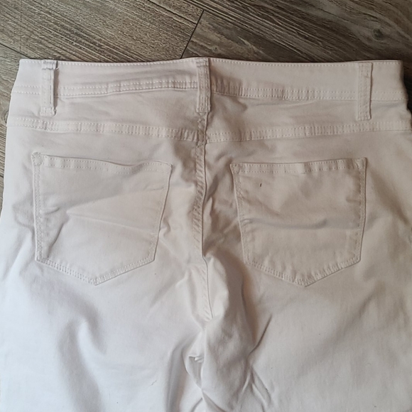White Jeans - Picture 2 of 3